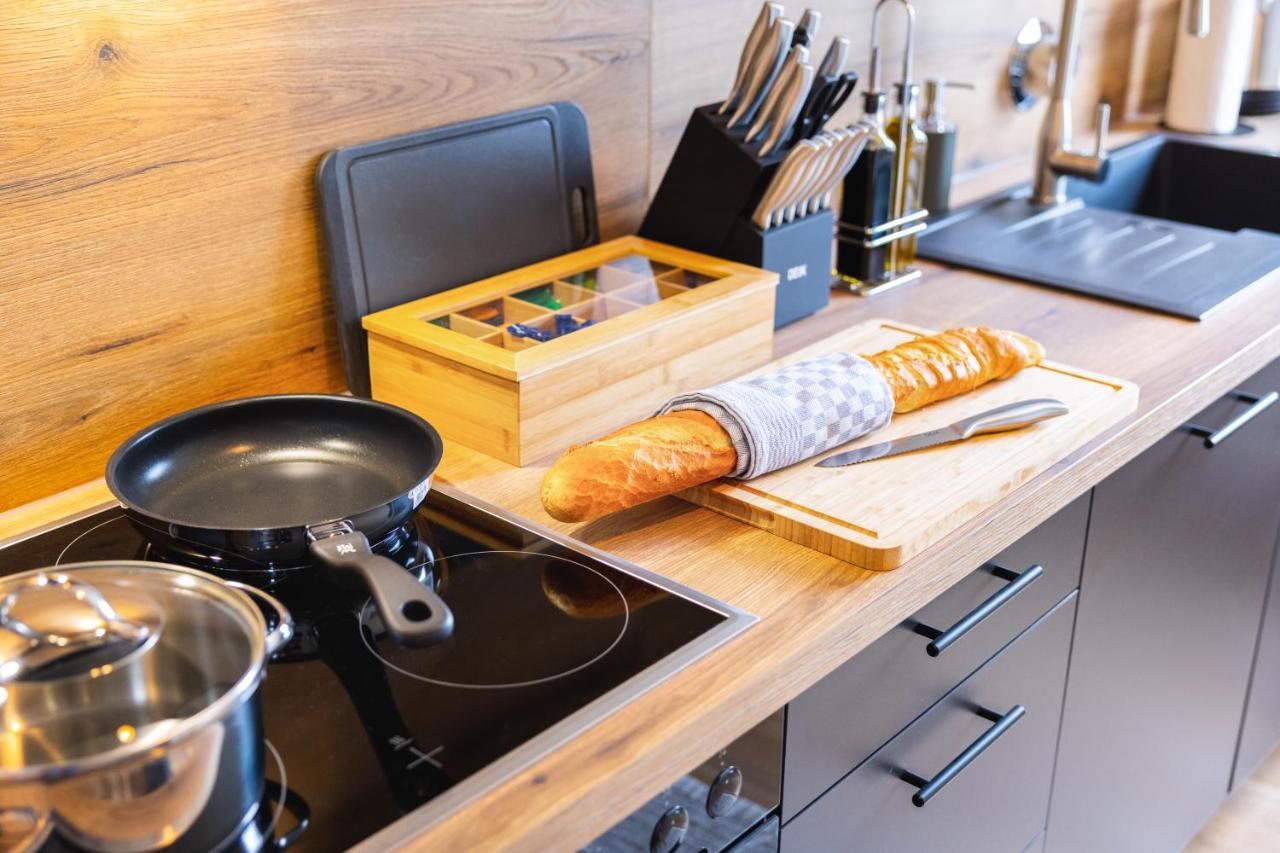E&K Living - Design Apartment - 2 Bedrooms - Kitchen - Free Parking Аугсбург Экстерьер фото